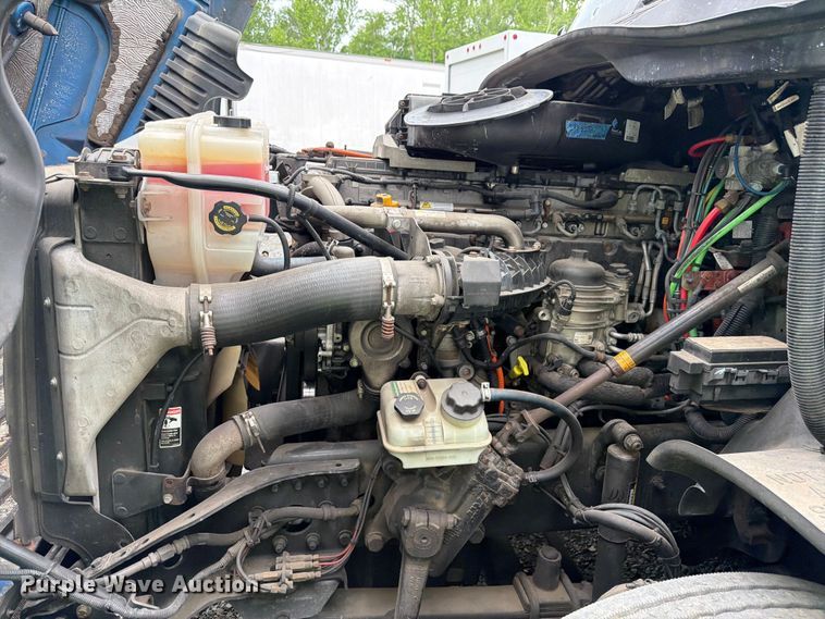 image for item YA2602 2017 Freightliner Cascadia semi truck