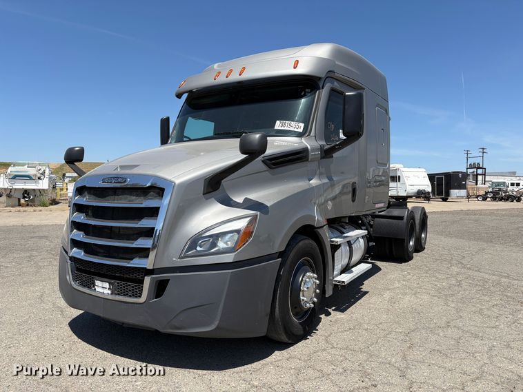 image for item YA2621 2019 Freightliner Cascadia semi truck