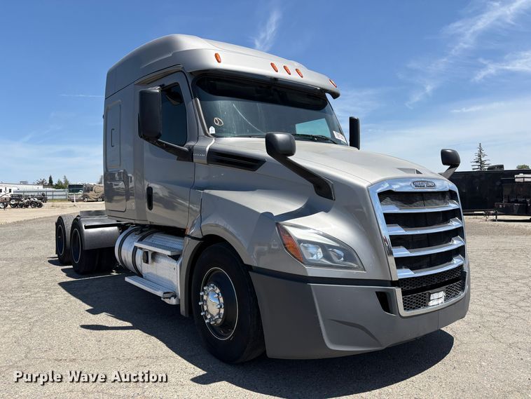image for item YA2621 2019 Freightliner Cascadia semi truck