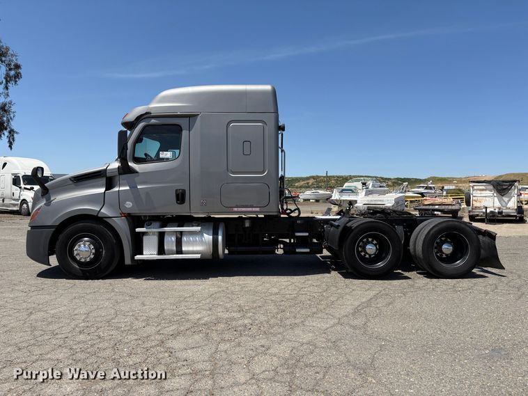 image for item YA2621 2019 Freightliner Cascadia semi truck