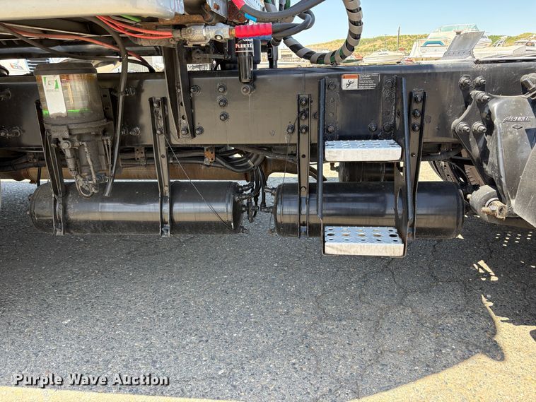 image for item YA2621 2019 Freightliner Cascadia semi truck