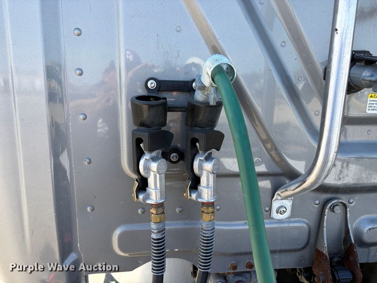 image for item YA2621 2019 Freightliner Cascadia semi truck