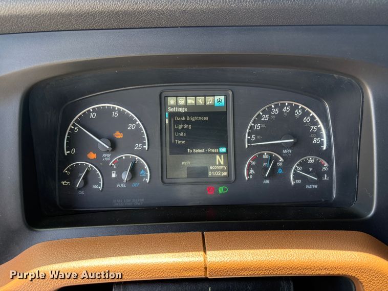 image for item YA2621 2019 Freightliner Cascadia semi truck