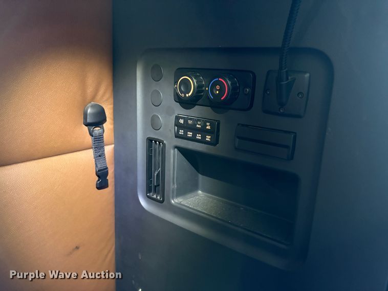 image for item YA2621 2019 Freightliner Cascadia semi truck