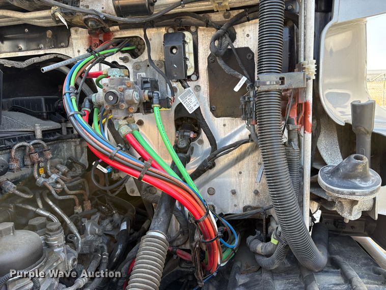 image for item YA2621 2019 Freightliner Cascadia semi truck