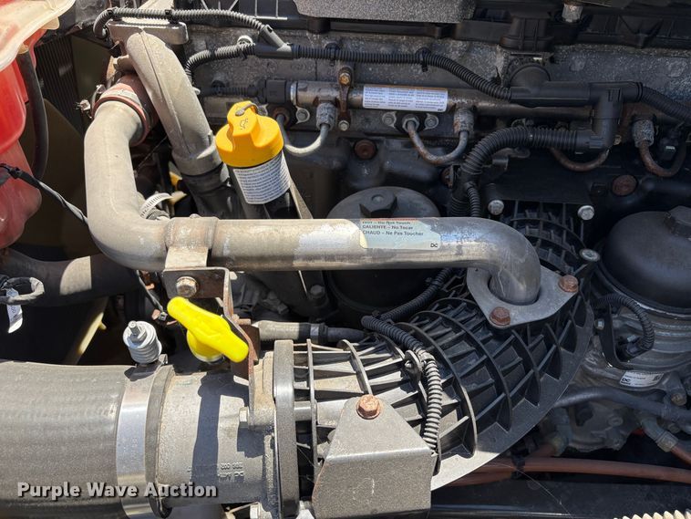 image for item YA2621 2019 Freightliner Cascadia semi truck