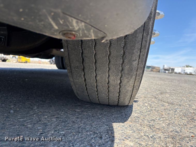 image for item YA2621 2019 Freightliner Cascadia semi truck