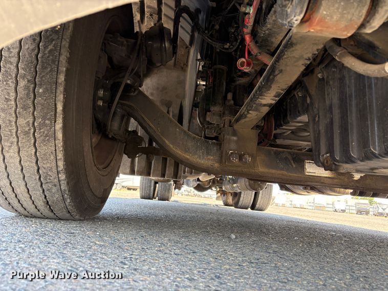 image for item YA2621 2019 Freightliner Cascadia semi truck
