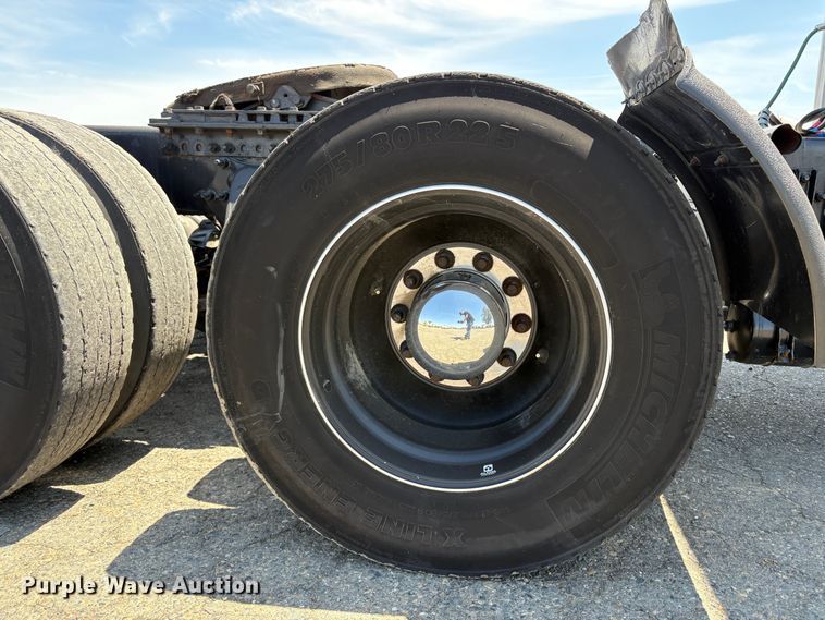 image for item YA2621 2019 Freightliner Cascadia semi truck