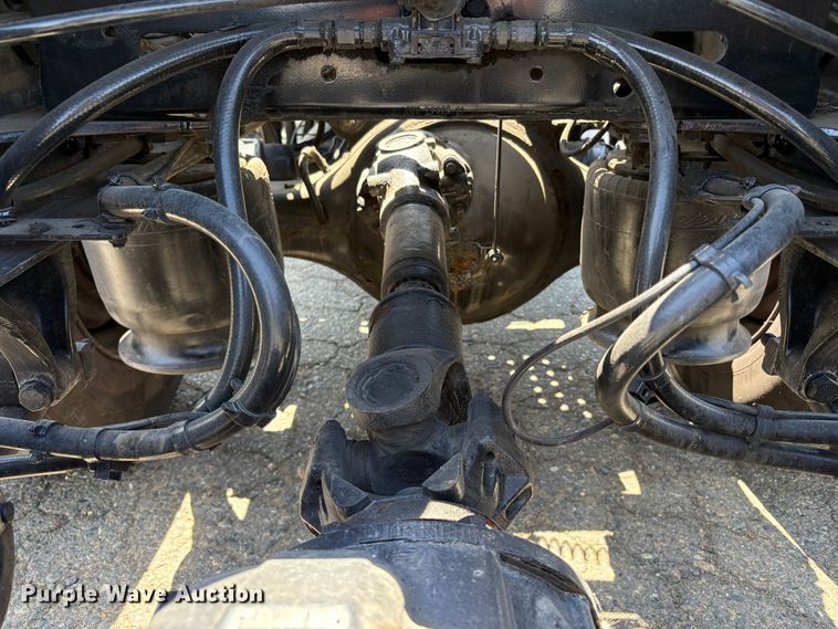 image for item YA2621 2019 Freightliner Cascadia semi truck
