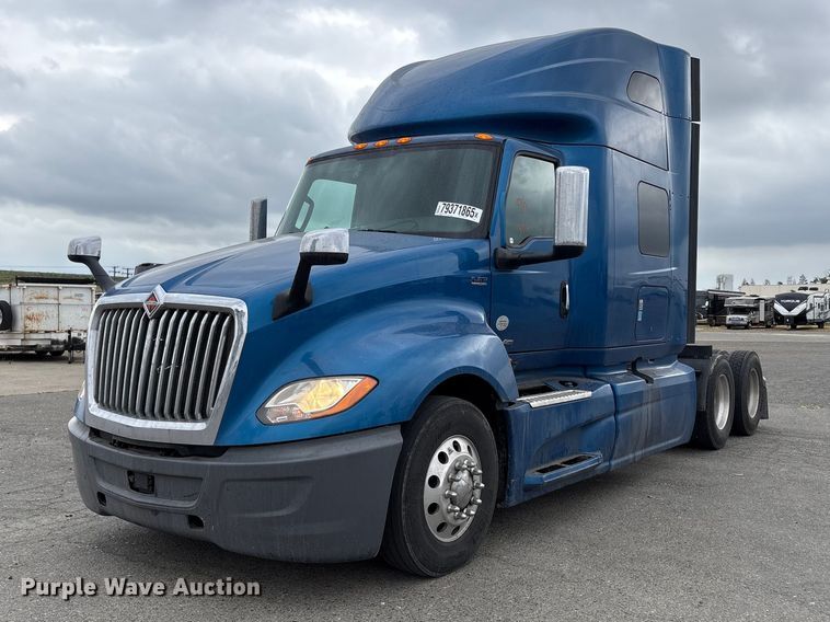 image for item YA2663 2019 International LT625 semi truck