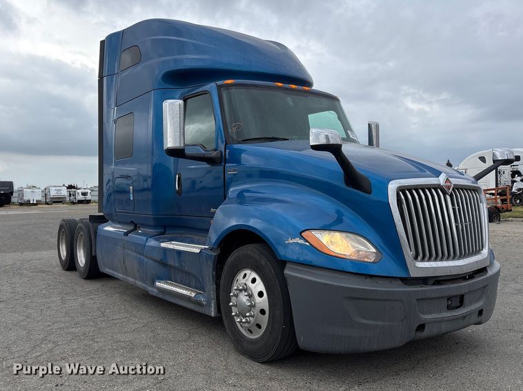 image for item YA2663 2019 International LT625 semi truck