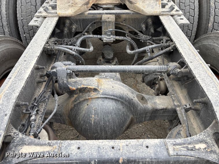 image for item YA2663 2019 International LT625 semi truck