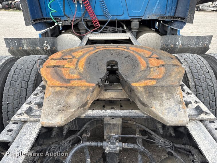 image for item YA2663 2019 International LT625 semi truck