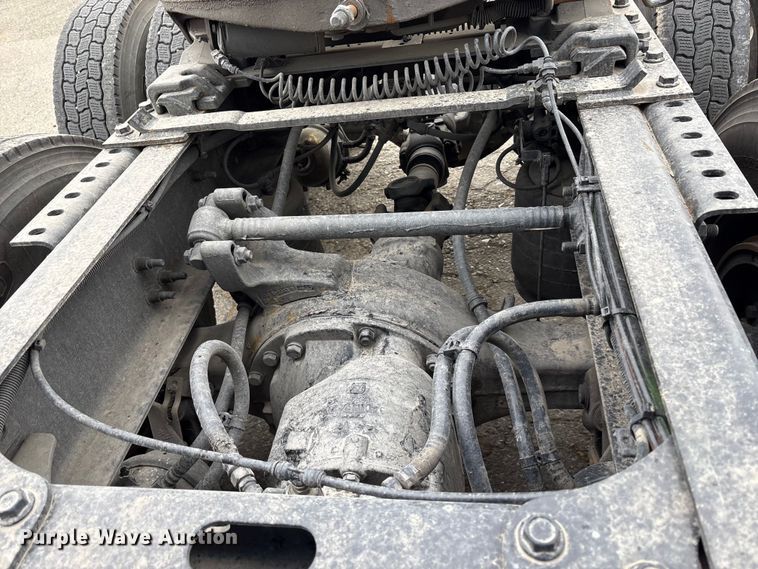 image for item YA2663 2019 International LT625 semi truck
