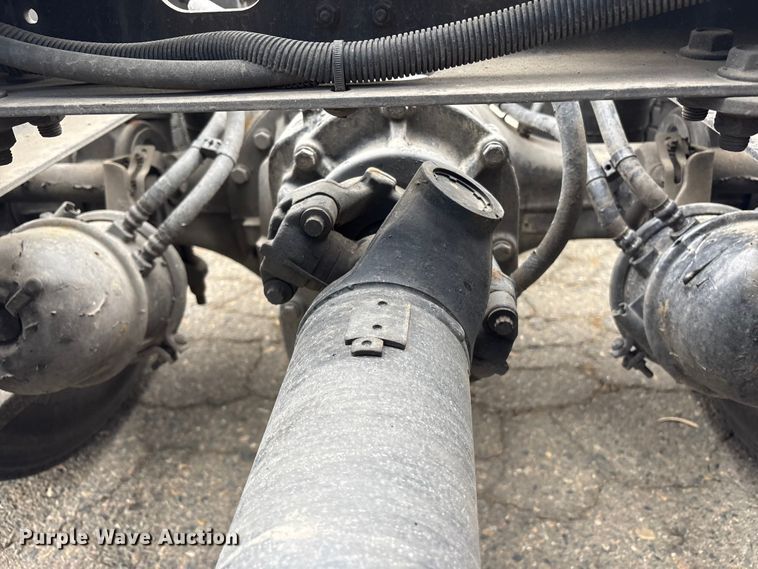 image for item YA2663 2019 International LT625 semi truck