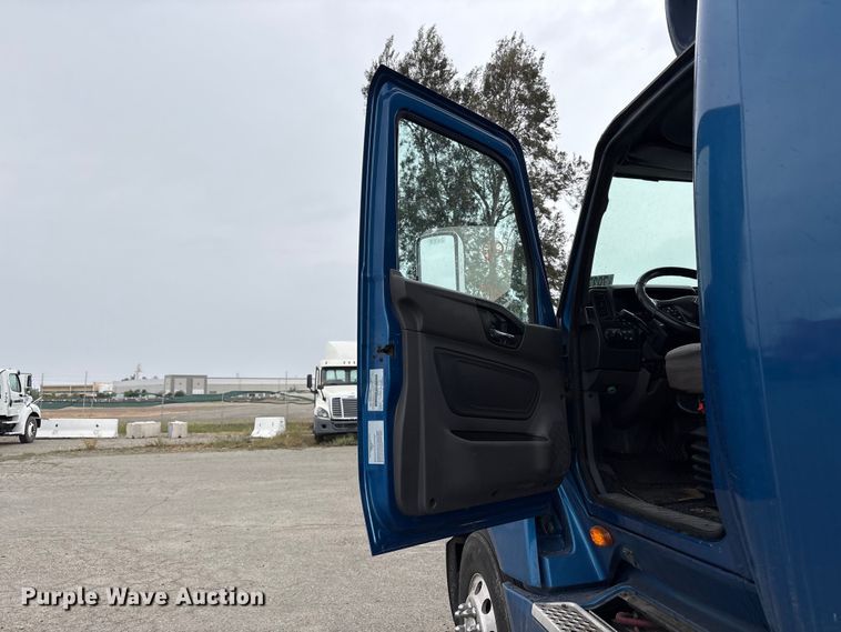 image for item YA2663 2019 International LT625 semi truck