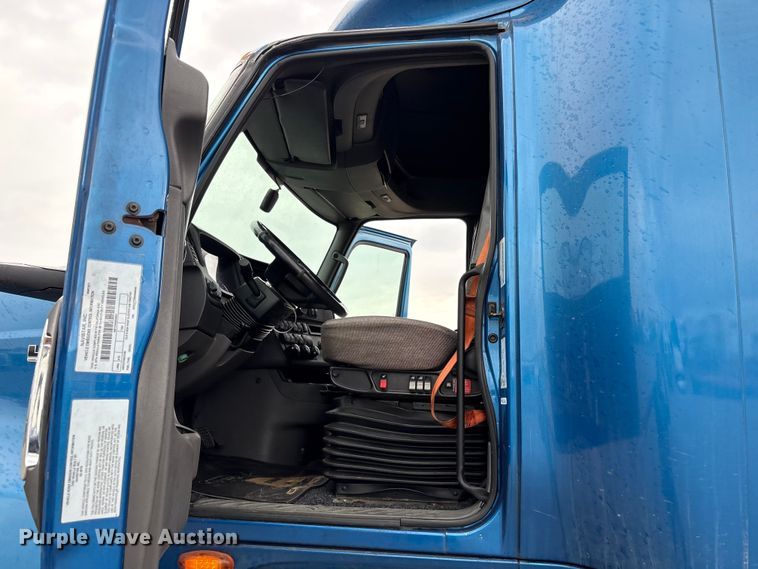 image for item YA2663 2019 International LT625 semi truck