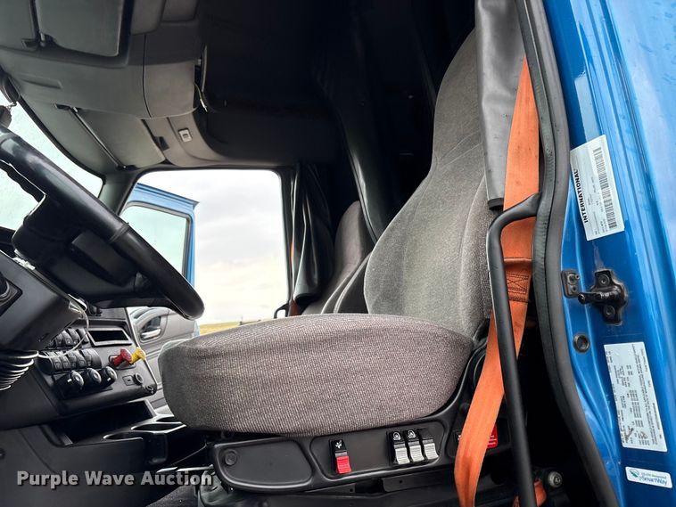 image for item YA2663 2019 International LT625 semi truck