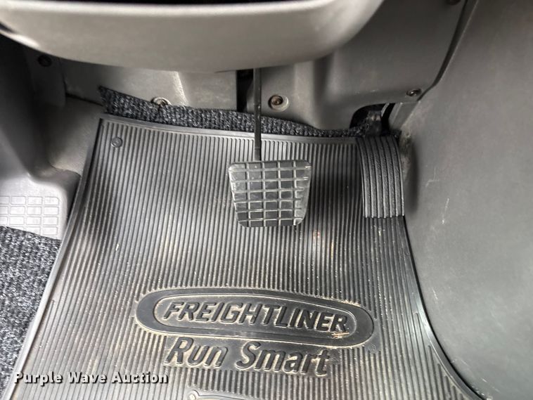 image for item YA2663 2019 International LT625 semi truck