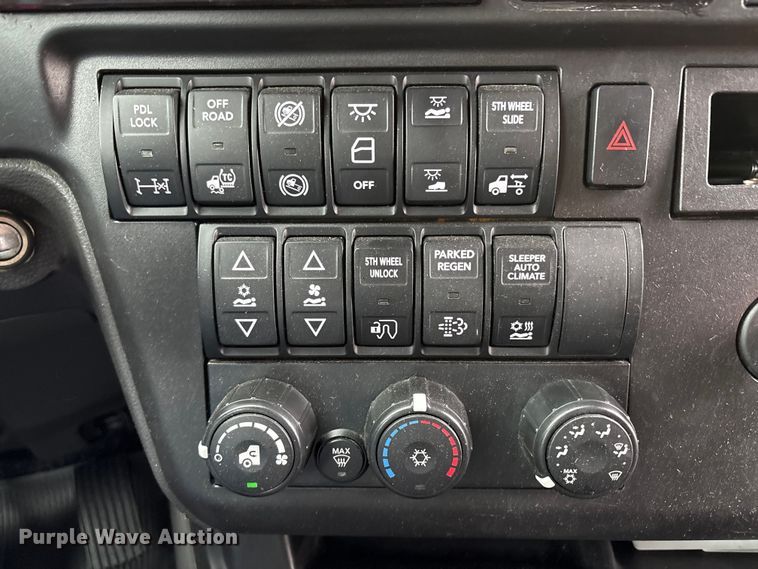 image for item YA2663 2019 International LT625 semi truck