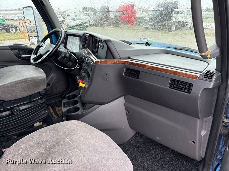 image for item YA2663 2019 International LT625 semi truck