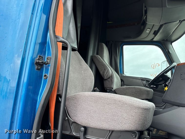 image for item YA2663 2019 International LT625 semi truck