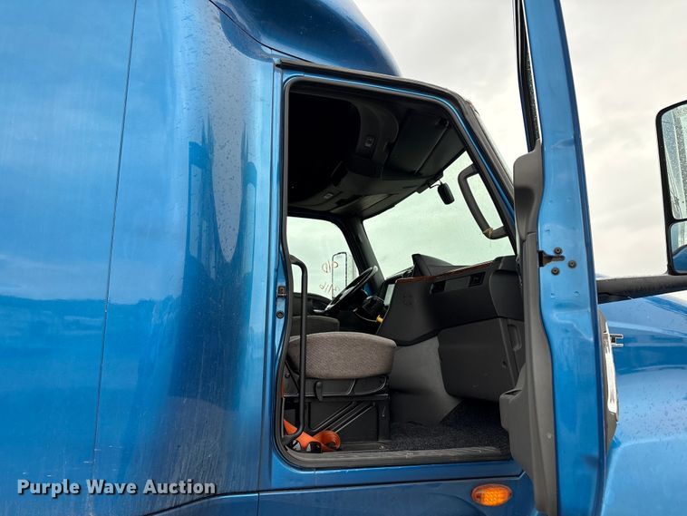 image for item YA2663 2019 International LT625 semi truck