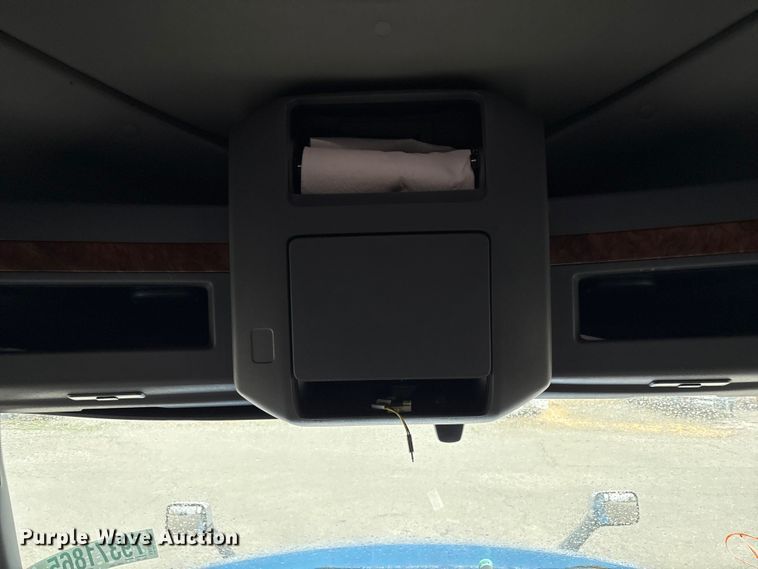 image for item YA2663 2019 International LT625 semi truck