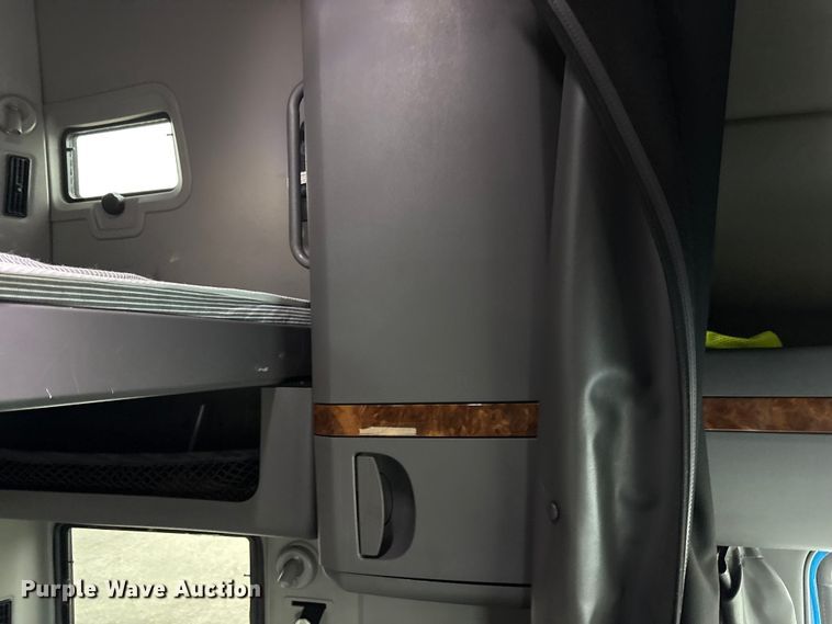 image for item YA2663 2019 International LT625 semi truck