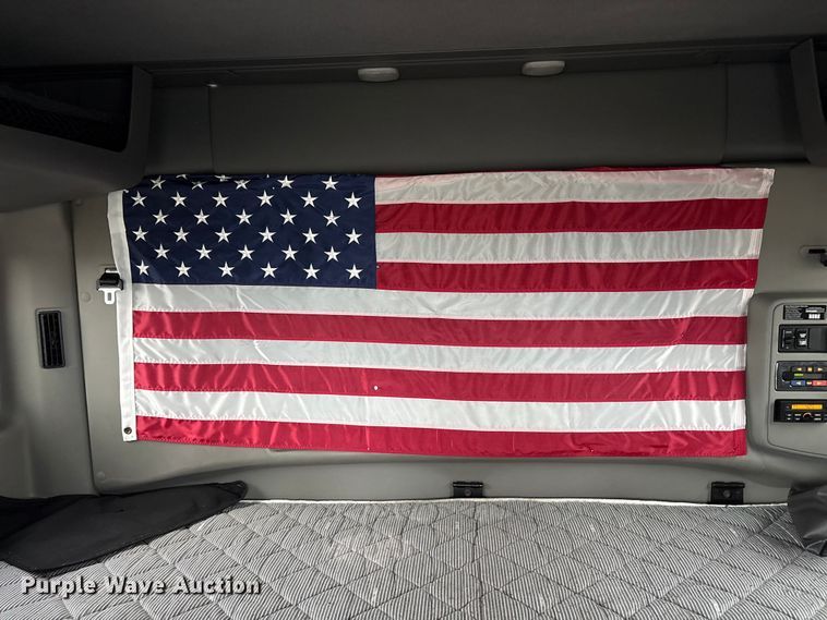 image for item YA2663 2019 International LT625 semi truck