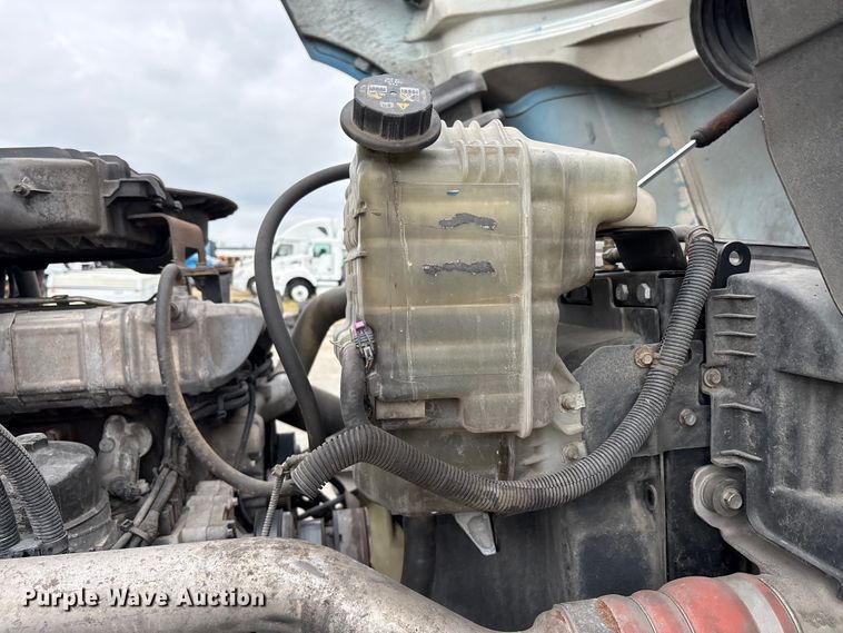 image for item YA2663 2019 International LT625 semi truck
