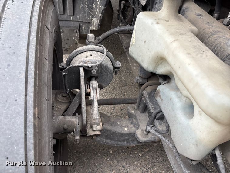 image for item YA2663 2019 International LT625 semi truck
