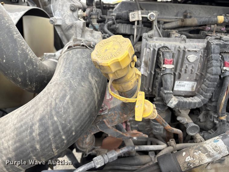 image for item YA2663 2019 International LT625 semi truck