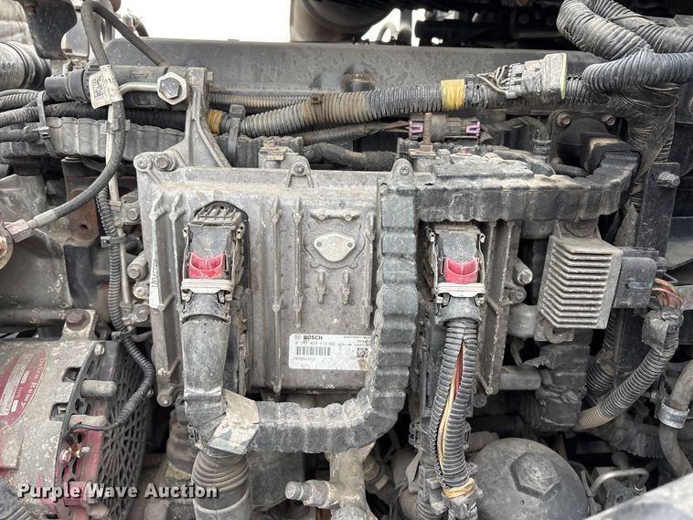 image for item YA2663 2019 International LT625 semi truck
