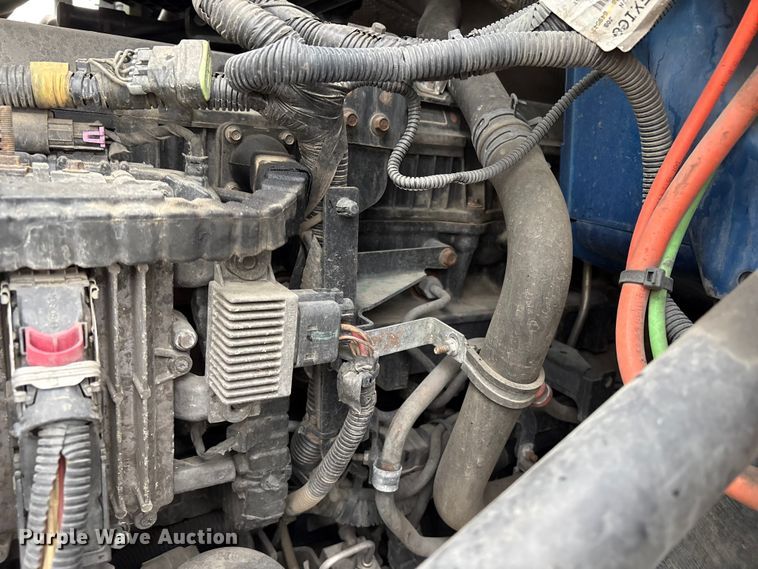 image for item YA2663 2019 International LT625 semi truck
