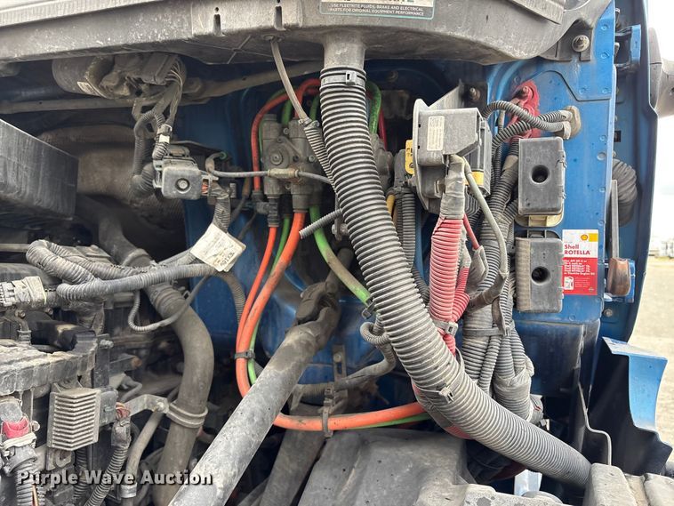 image for item YA2663 2019 International LT625 semi truck