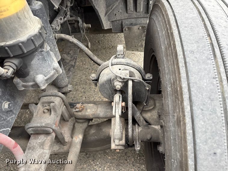 image for item YA2663 2019 International LT625 semi truck