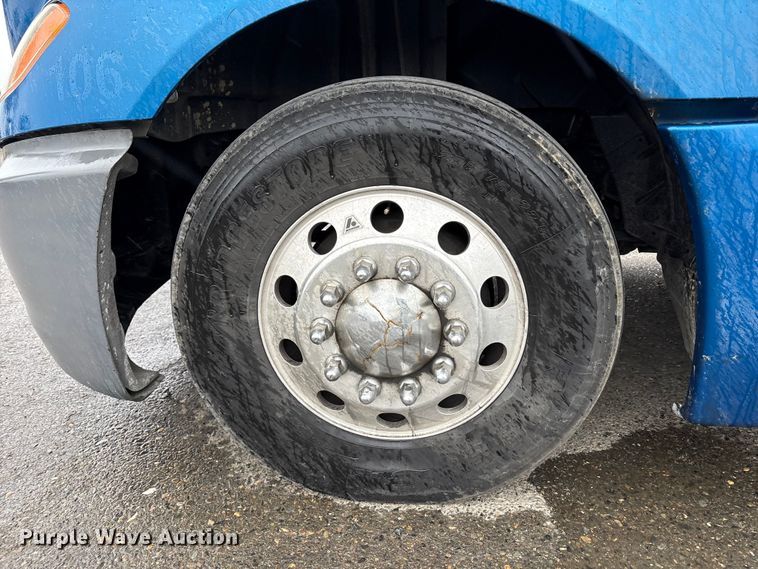 image for item YA2663 2019 International LT625 semi truck