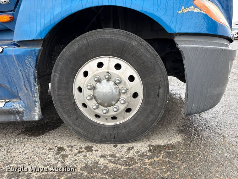 image for item YA2663 2019 International LT625 semi truck