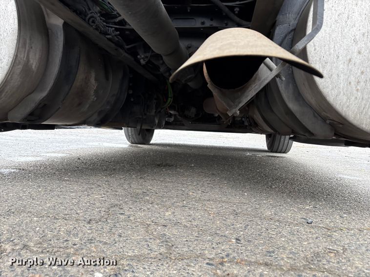 image for item YA2663 2019 International LT625 semi truck