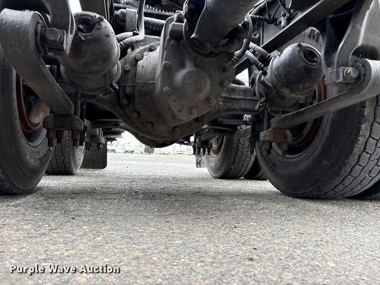 image for item YA2663 2019 International LT625 semi truck