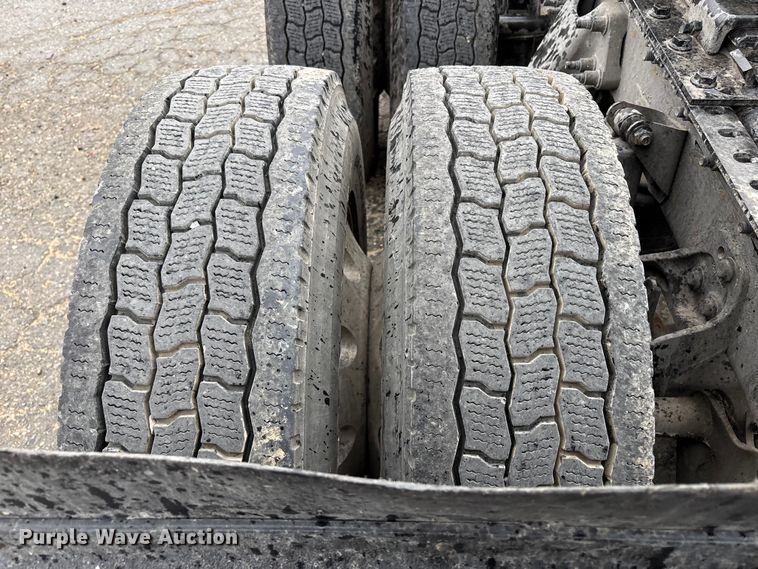 image for item YA2663 2019 International LT625 semi truck