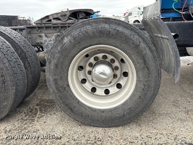 image for item YA2663 2019 International LT625 semi truck