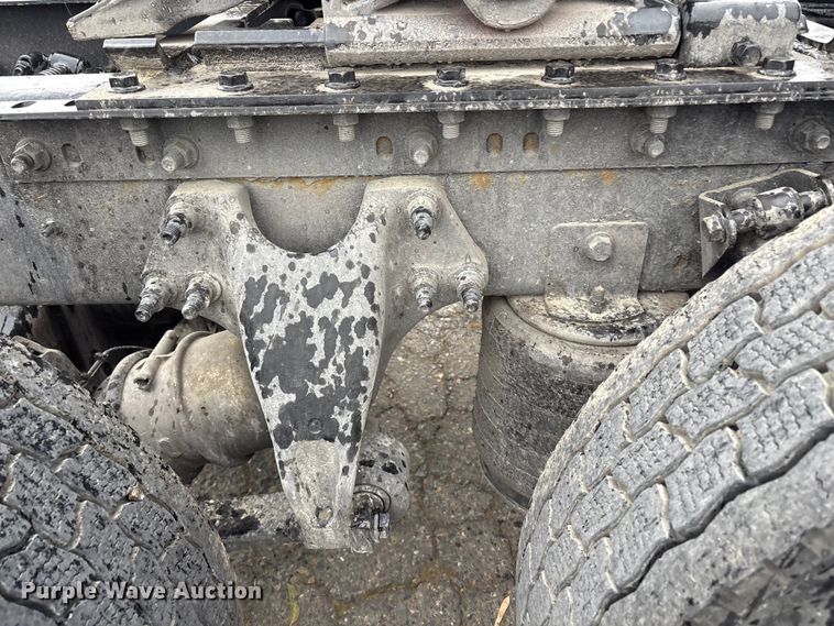 image for item YA2663 2019 International LT625 semi truck
