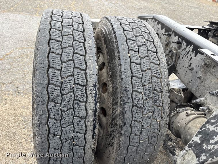 image for item YA2663 2019 International LT625 semi truck
