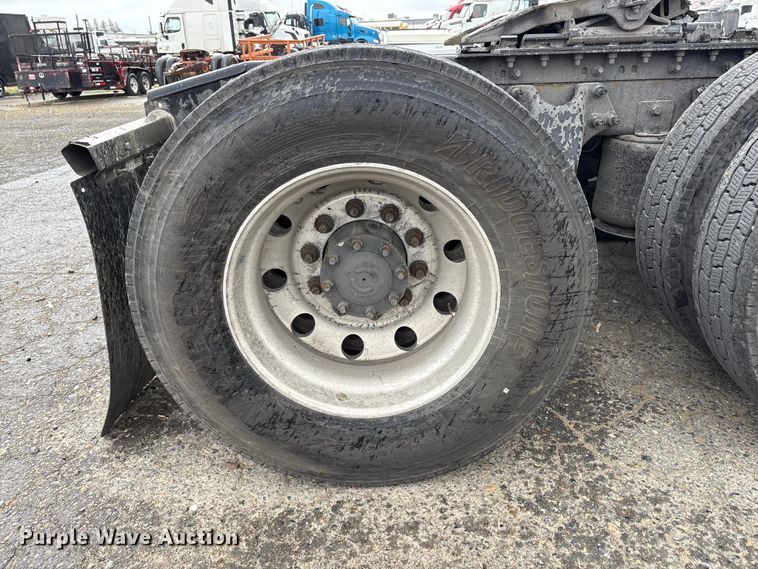 image for item YA2663 2019 International LT625 semi truck