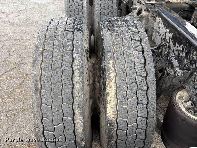 image for item YA2663 2019 International LT625 semi truck