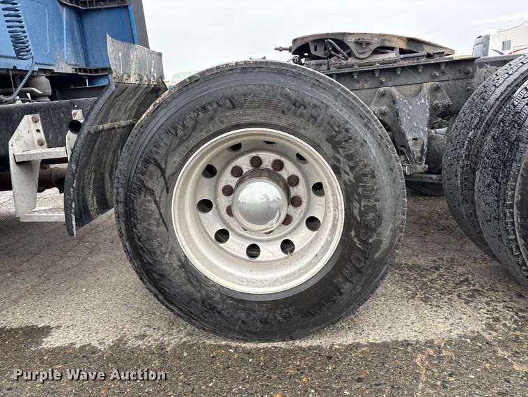 image for item YA2663 2019 International LT625 semi truck
