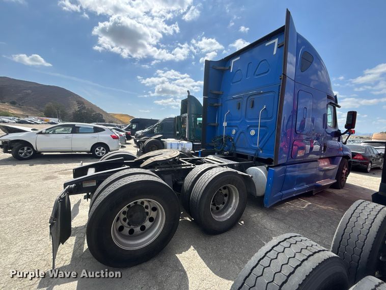 image for item YA2671 2019 Freightliner Cascadia semi truck